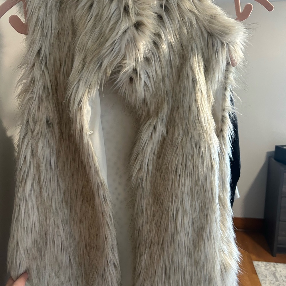 Women's Faux Fur Vest - Cream